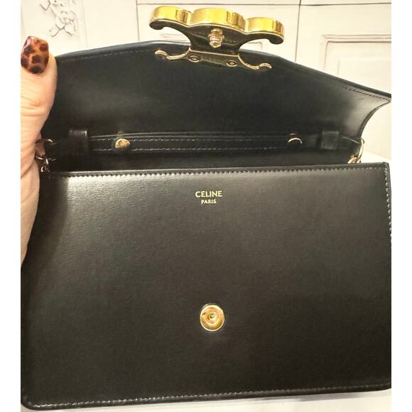 CELINE Shiny Calfskin Triomphe Margo Wallet on Chain - Picture 12 of 13